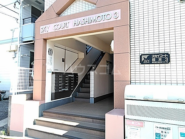 27/30 エントランス