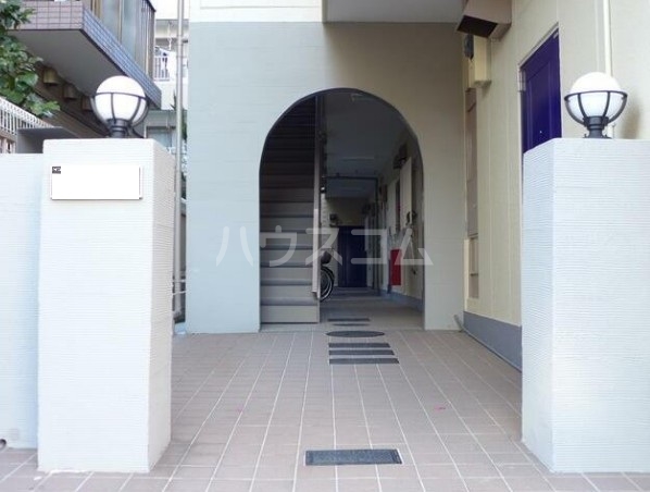 16/26 エントランス