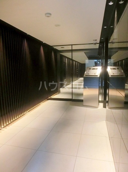 2/4 エントランス