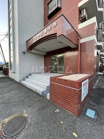 26/30 エントランス