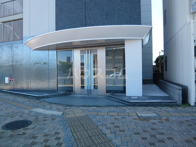 23/30 エントランス