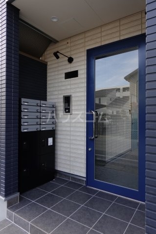 28/30 エントランス