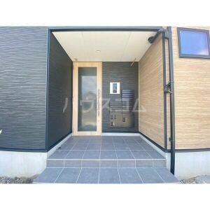 13/22 エントランス