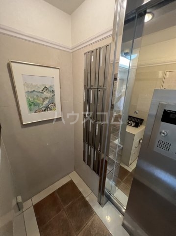 24/30 エントランス