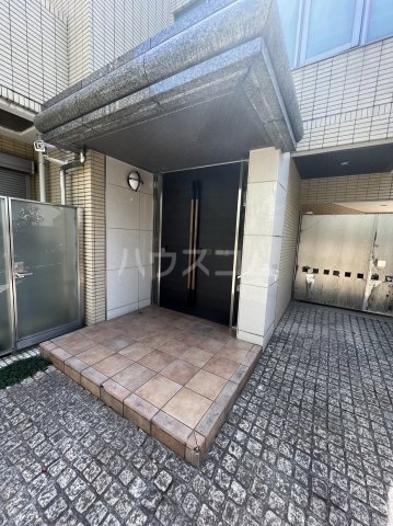 25/30 エントランス