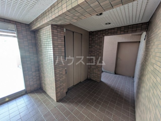 28/30 エントランス