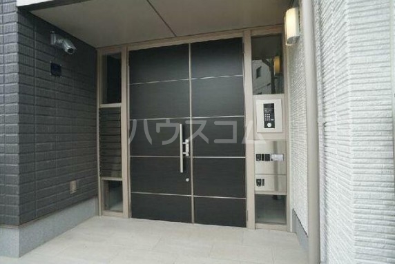 16/16 エントランス