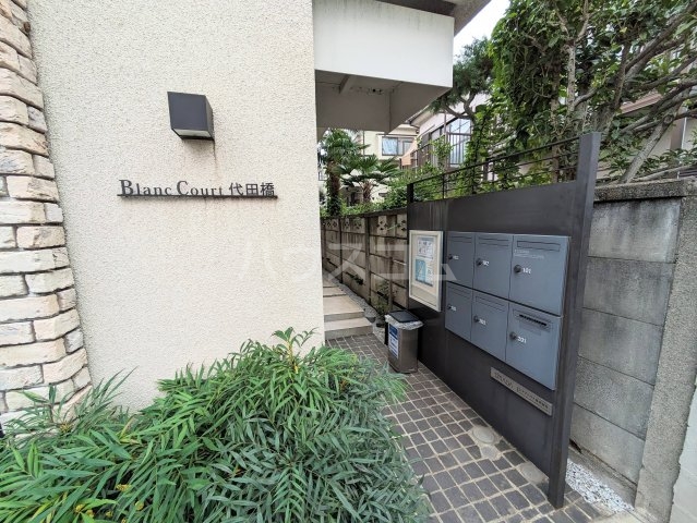 19/26 エントランス