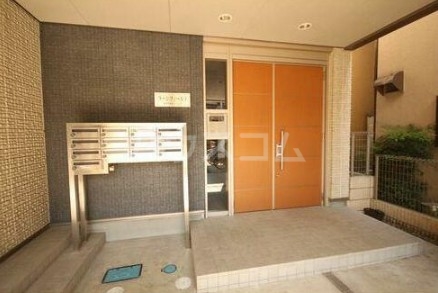 16/16 エントランス