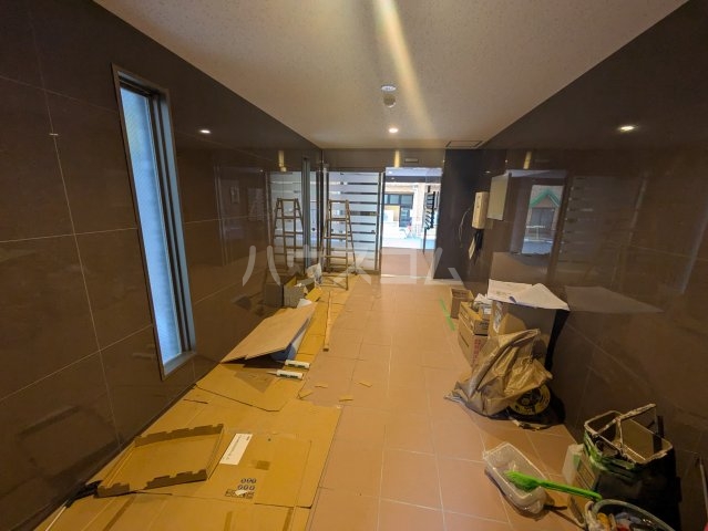 26/28 エントランス