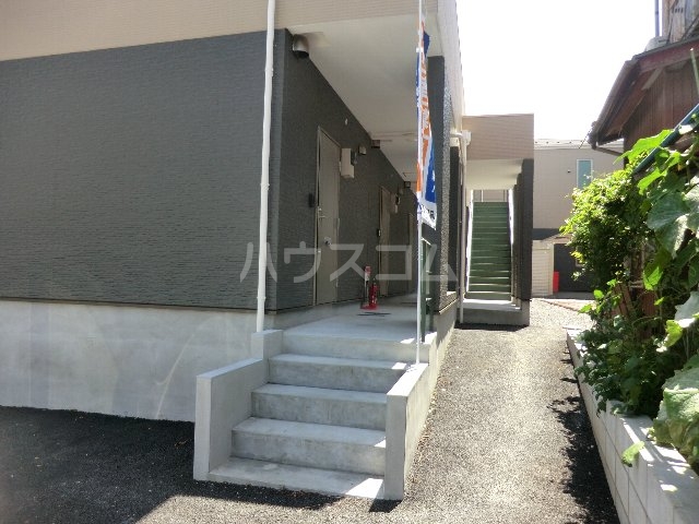 22/23 エントランス