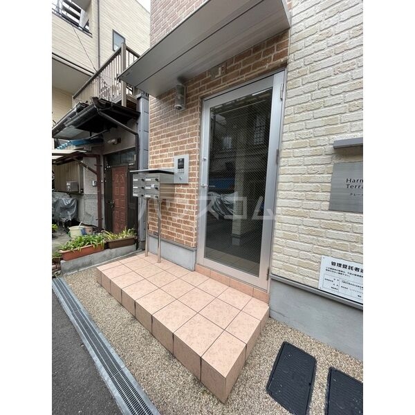 18/27 エントランス