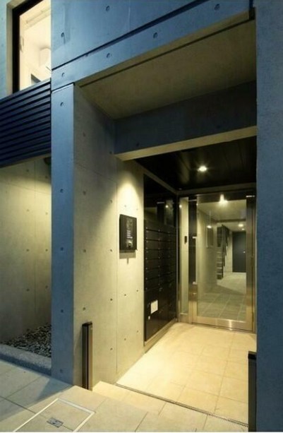 18/28 エントランス