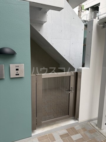 16/26 エントランス