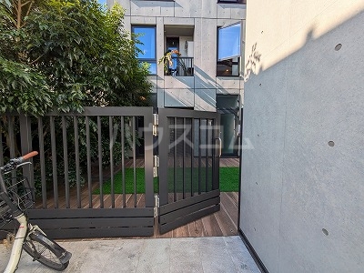 21/25 エントランス