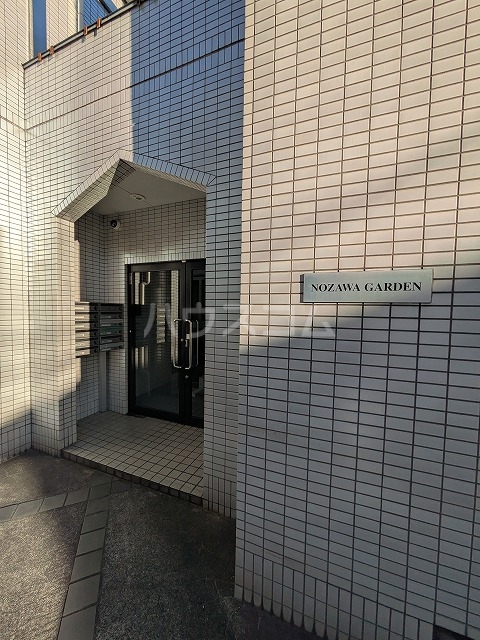 25/30 エントランス