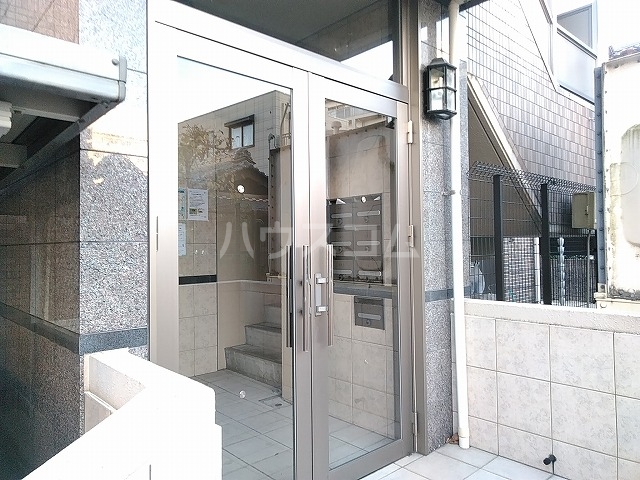 24/28 エントランス