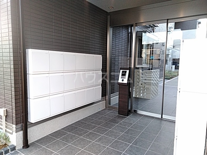 18/26 エントランス