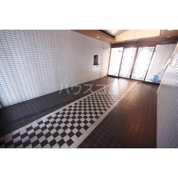 20/21 エントランス