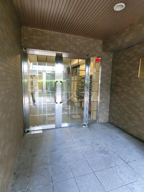 16/26 エントランス