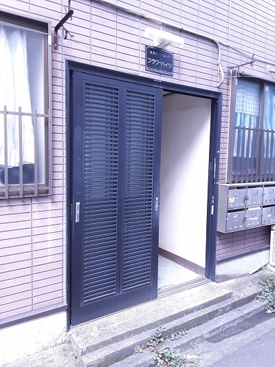 15/23 エントランス