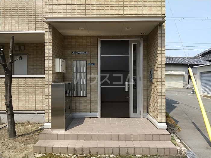 28/30 エントランス