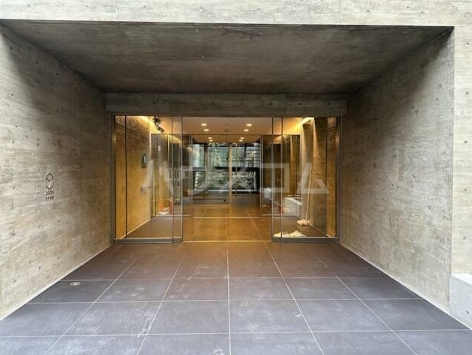 18/25 エントランス