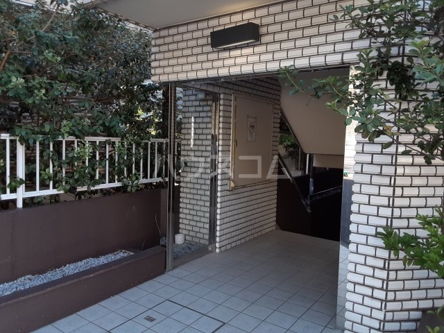 21/27 エントランス