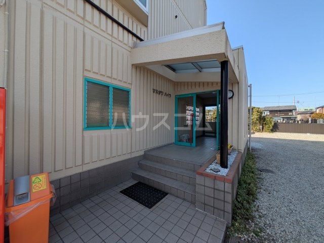 26/27 エントランス