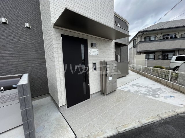 27/30 エントランス