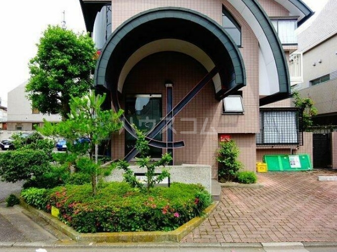 21/30 エントランス