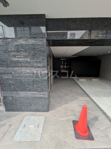 27/30 エントランス