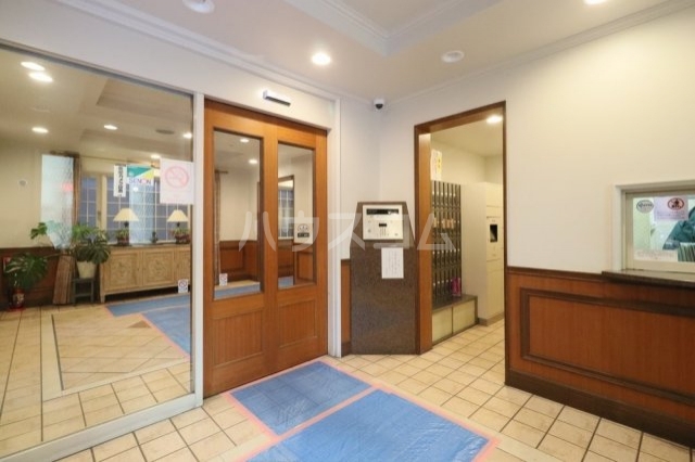 28/30 エントランス