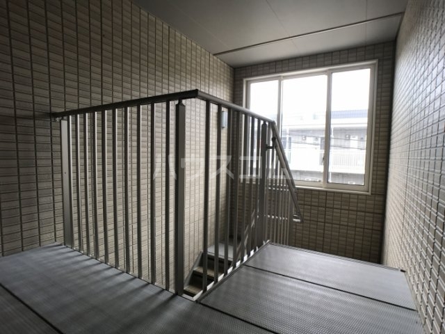 18/22 エントランス