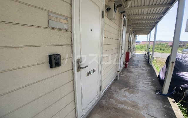 23/30 エントランス