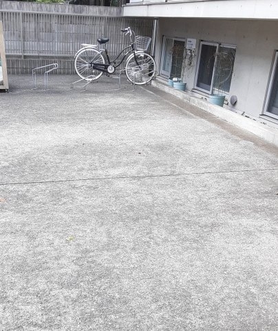 27/30 駐車場