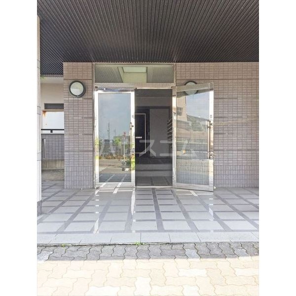 20/26 エントランス