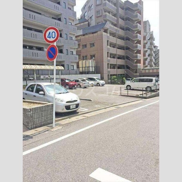16/21 駐車場