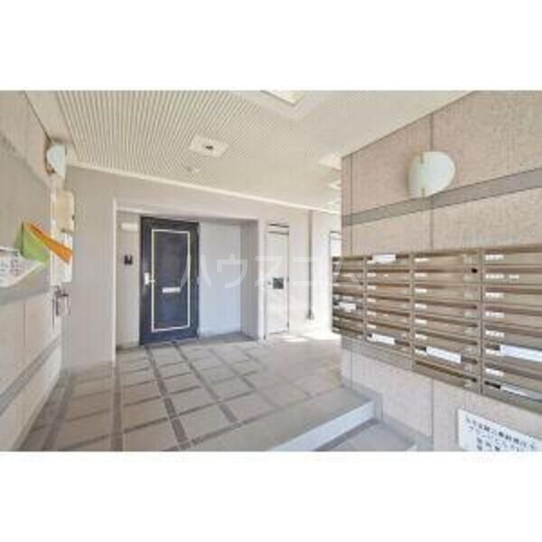 13/18 エントランス