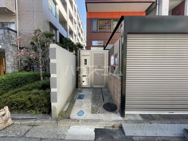 18/28 エントランス