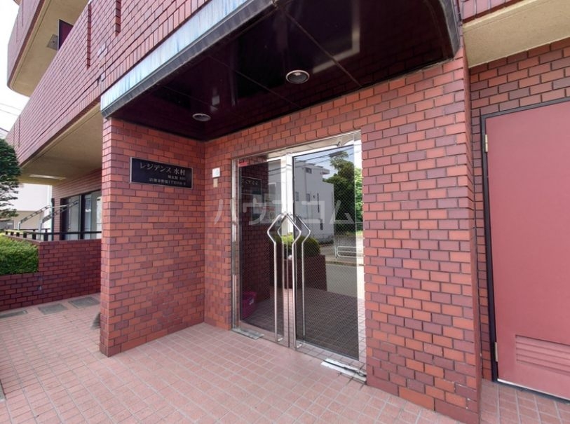 21/30 エントランス