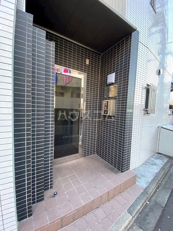 18/28 エントランス