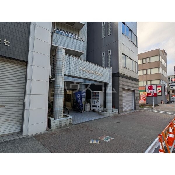 16/16 エントランス