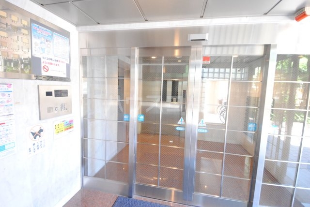 21/30 エントランス