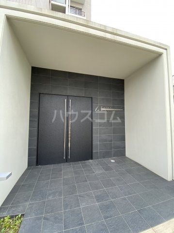 28/30 エントランス