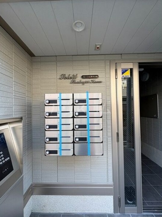 13/18 エントランス