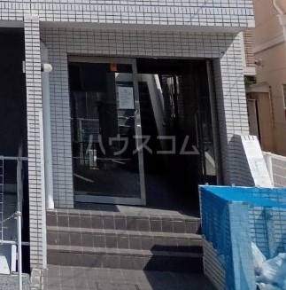 22/27 エントランス