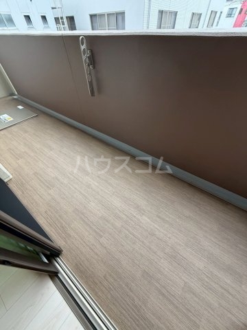 18/27 バルコニー