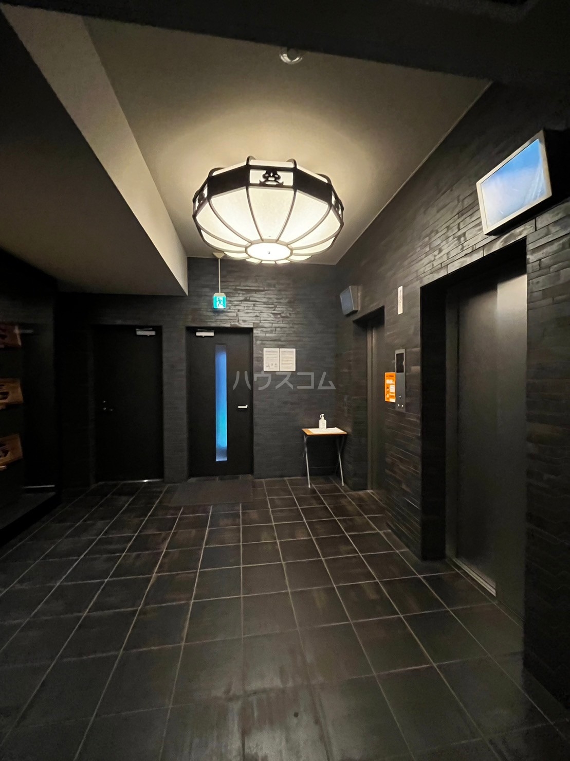 21/30 エントランス