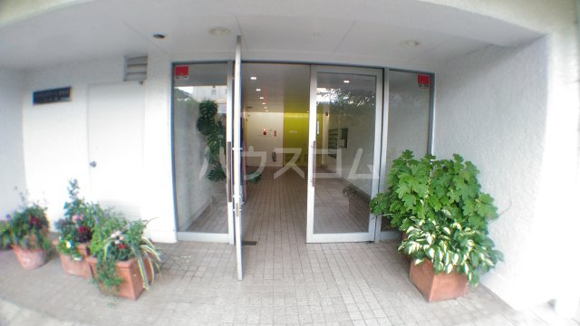 28/30 エントランス